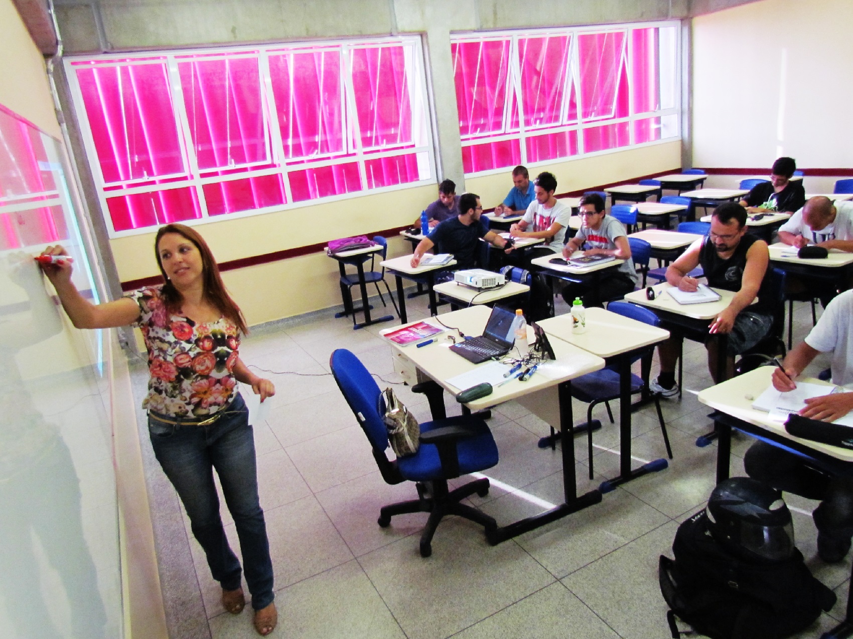 Em Bragança, os cursos são de Gestão Empresarial, Financeria e TI; Em Itatiba, Gestão da Produção Industrial.