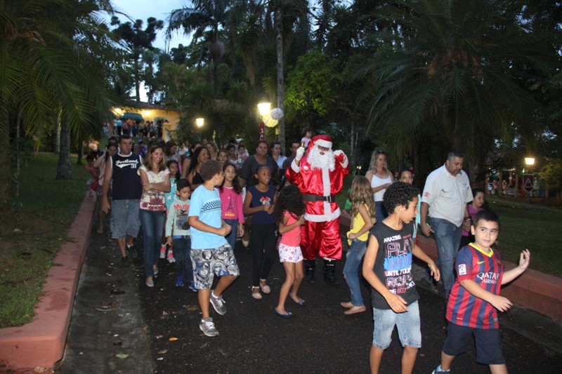 Natal no Jardim Público atrai grande número de visitantes (1)