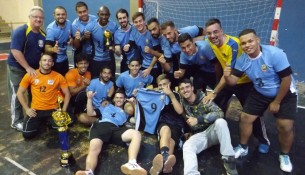 comemoração da equipe de Bragança Paulista Handebol comemorando a conquista edit