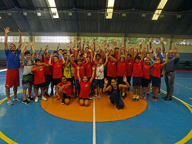 Alunos do projeto Janeth de BAsquetebol no Giasio Agostinho Ercolini, aulas começam em 07 de fevereiro.