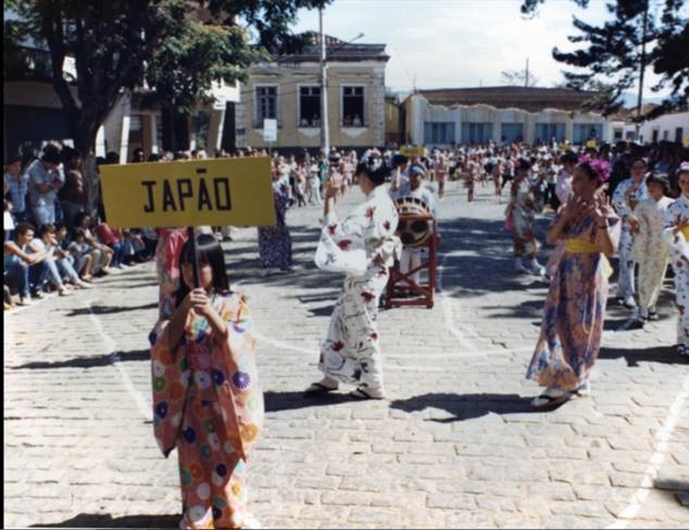 Desfile de 7 de Setembro. Extrema – MG. Década 1980. Arquivo da Família Almeida