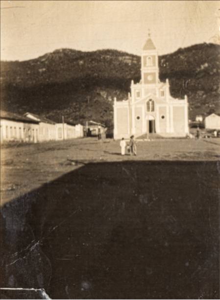 Praça da Matriz. Extrema – MG. Década de 1930. Arquivo da Família Silva