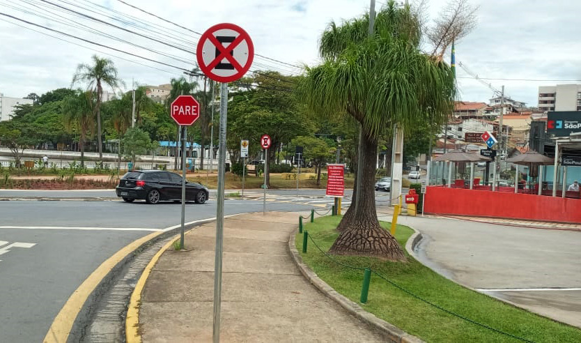 Prefeitura reforça sinalização viária na Avenida Dom Pedro I (1)