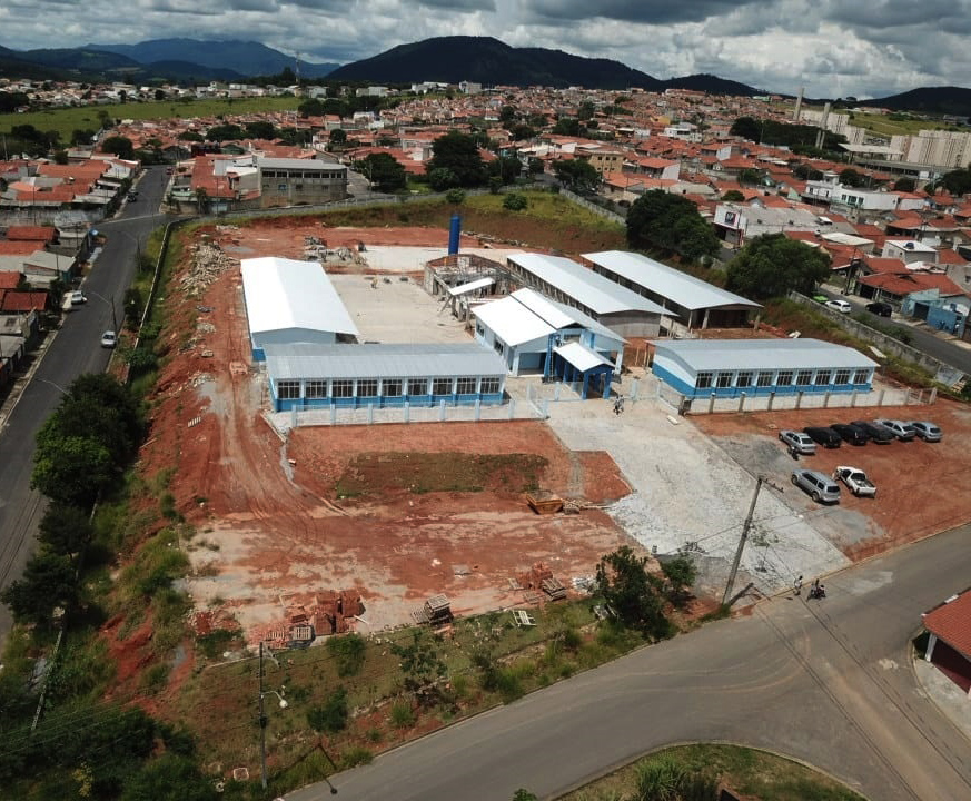 Segue em avanço as obras de construção de escola no bairro Henedina Cortez (2)