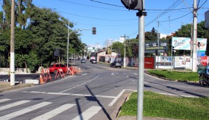 Administração discute configuração e sinalização viária de nova rua paralela à Praça da Poesia (3)