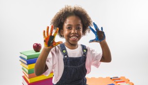 girl-with-colored-hands-with-paint-studio