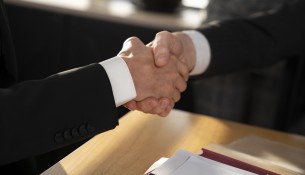 close-up-business-people-shaking-hands
