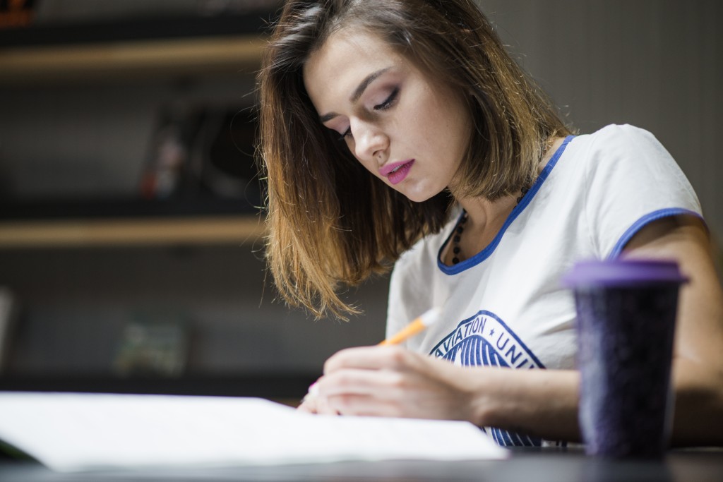 woman-studying-night