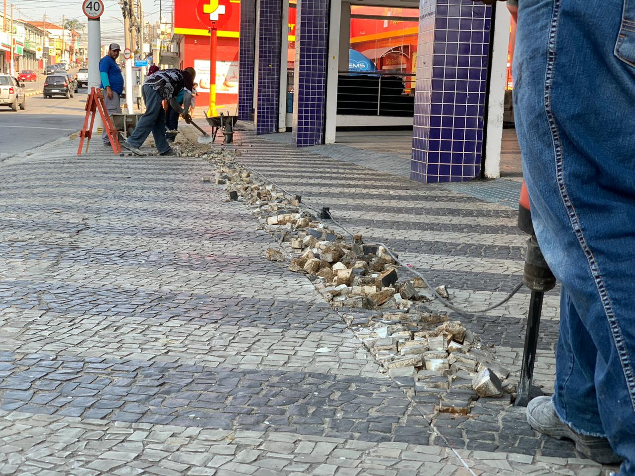 Obras de acessibilidade na Av. Antônio Pires Pimentel continuam em andamento com o Programa Caminho Suave (2)