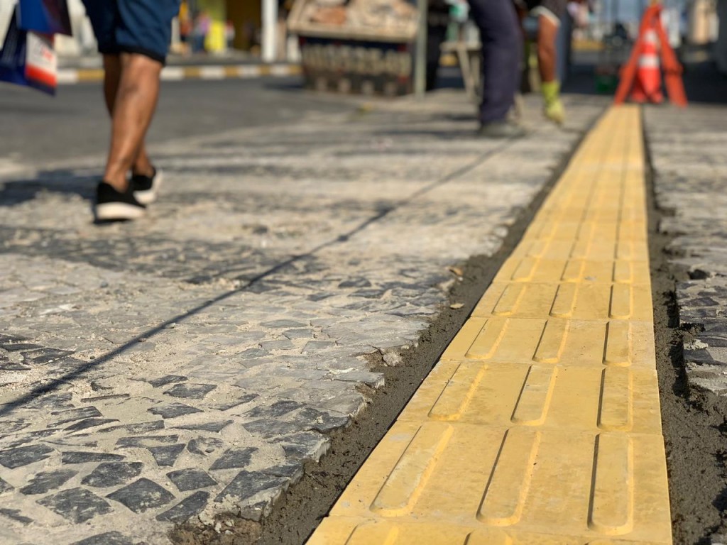 Obras de acessibilidade na Av. Antônio Pires Pimentel continuam em andamento com o Programa Caminho Suave (3)