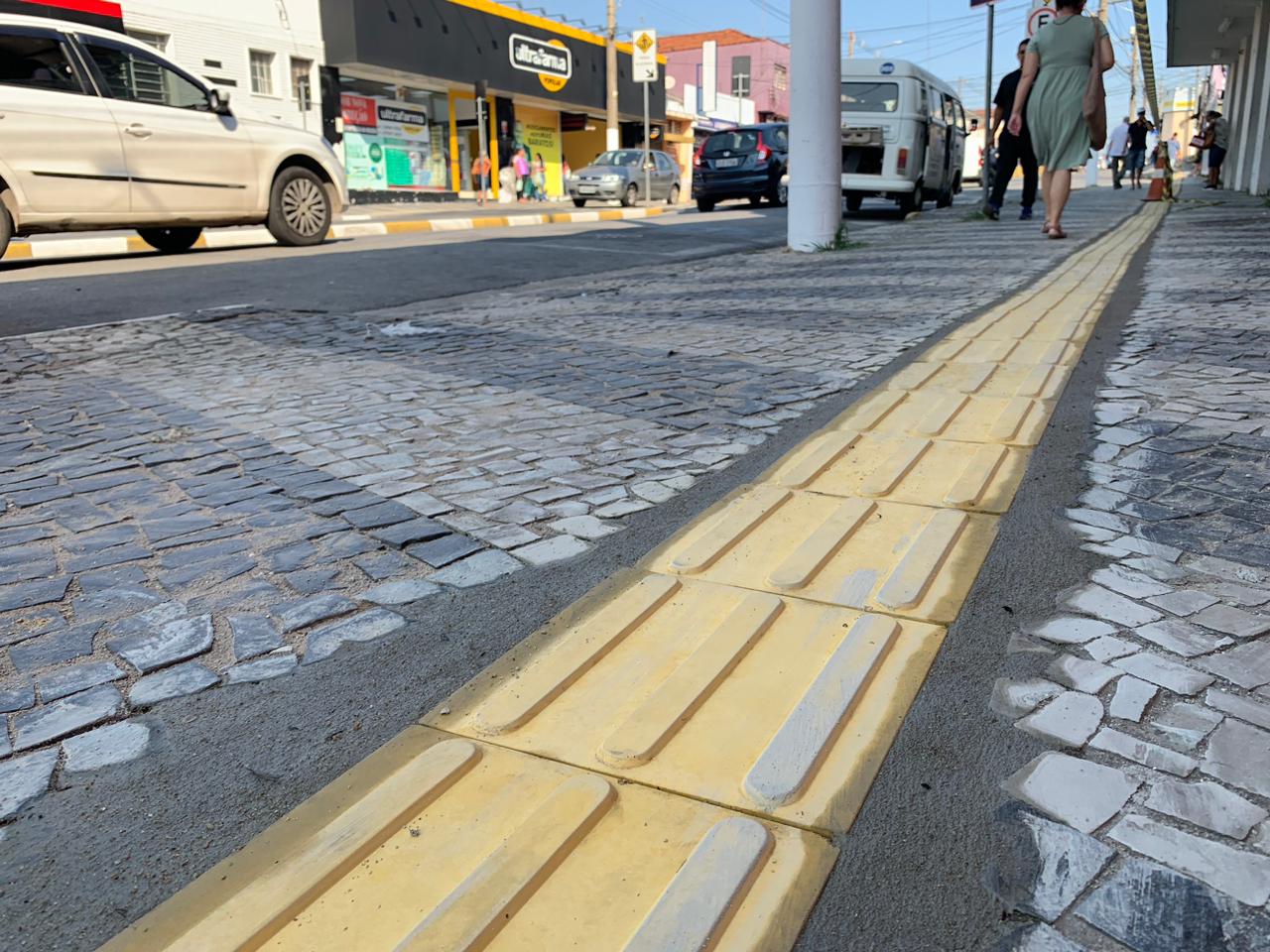 Obras de acessibilidade na Av. Antônio Pires Pimentel continuam em andamento com o Programa Caminho Suave (4)