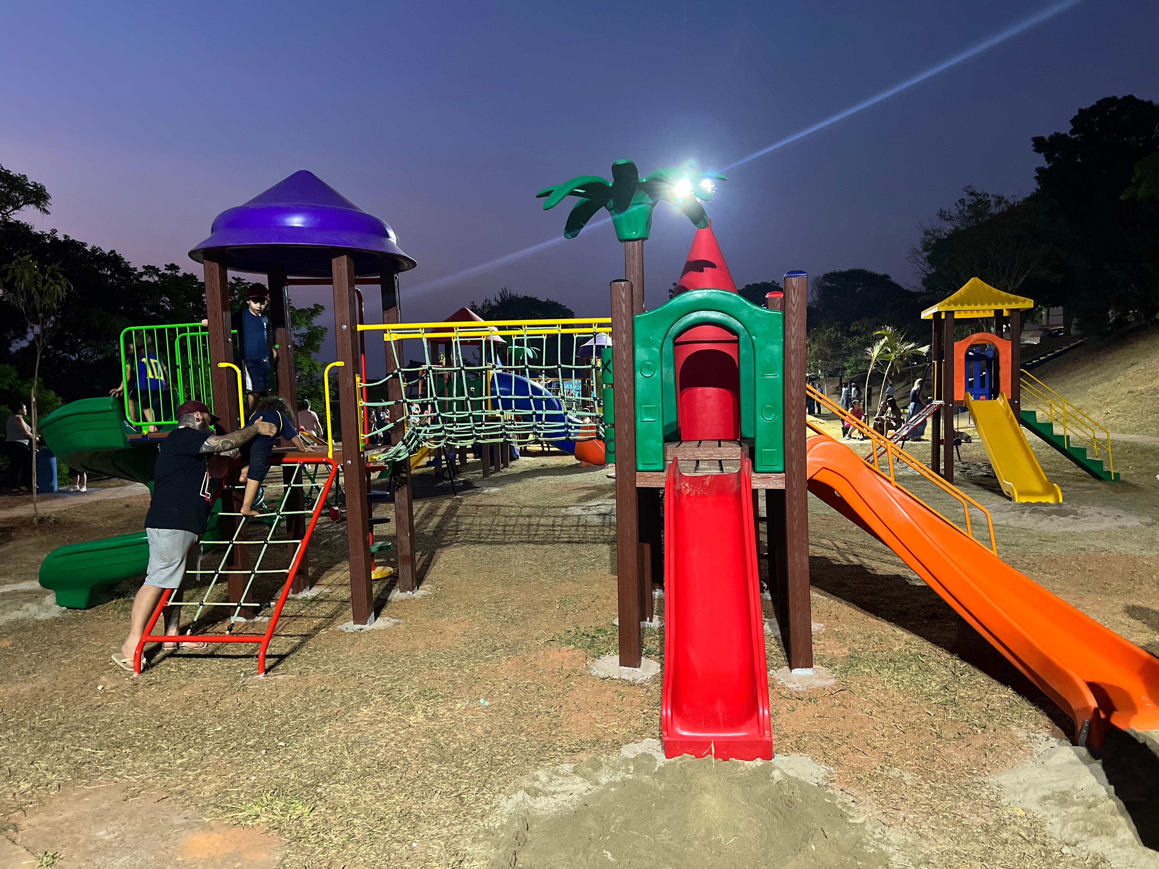 Prefeitura de Bragança Paulista inaugura novo parque infantil Terra da Magia na Vila Aparecida (5)