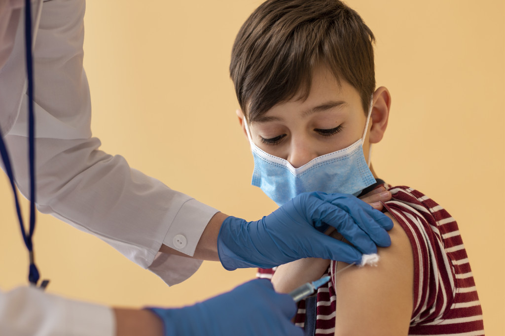 close-up-boy-with-mask-getting-vaccine