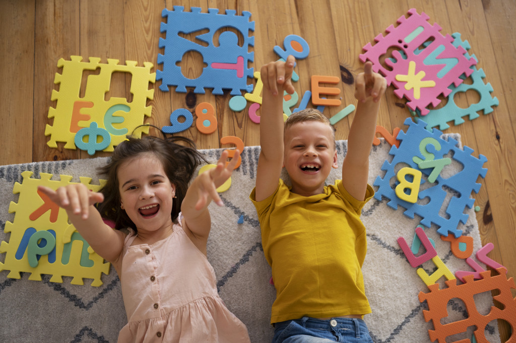 siblings-playing-with-brain-teaser-toys