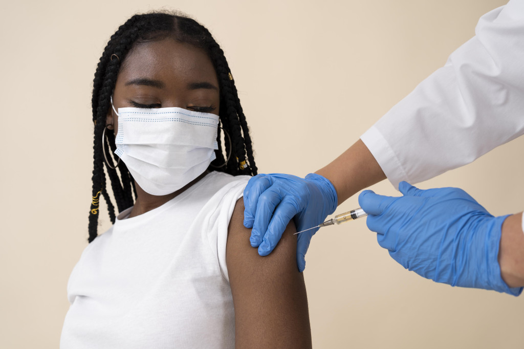 woman-getting-vaccine