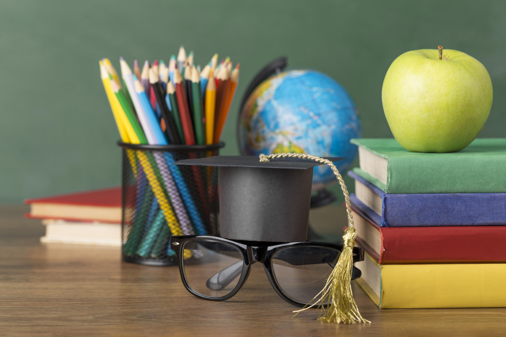 education-day-arrangement-table